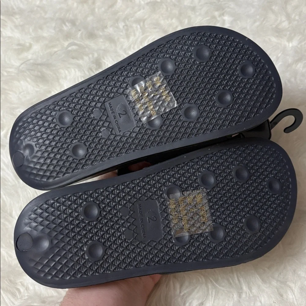 NWT Beverly Hills Polo Club Navy Blue Youth Size 2 Slide On Sandals